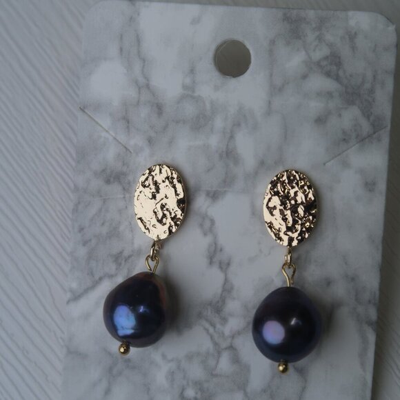 🌟Gorgeous Peacock Purple Edison Freshwater Pearl Earrings!🌟 - Picture 8 of 12